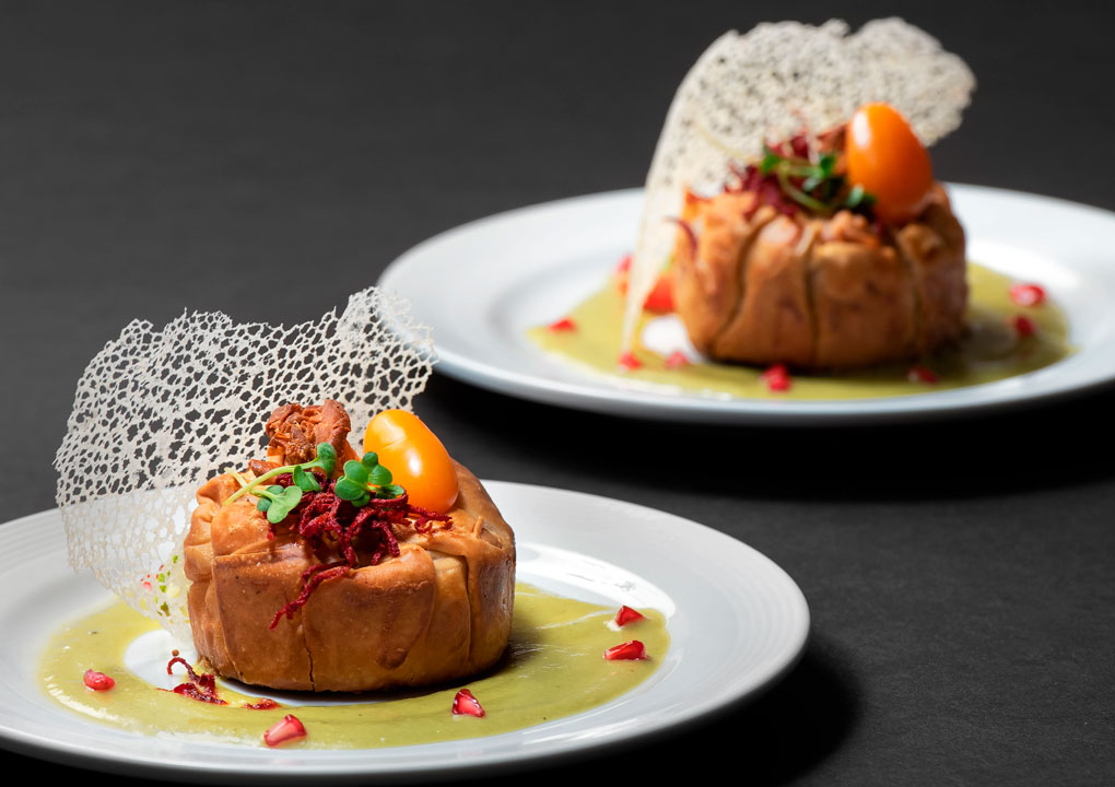 Molotito de Huitlacoche con salsa de Pepita