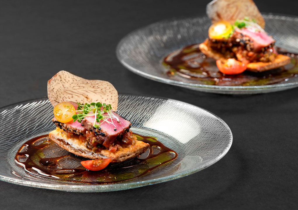 Concasse de Jitomate con Atún sellado