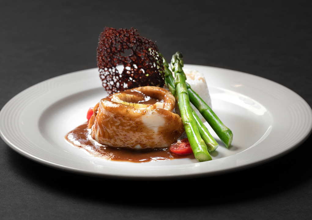 Platos Fuertes, Pescado fresco con salsa de Soya y Azafrán