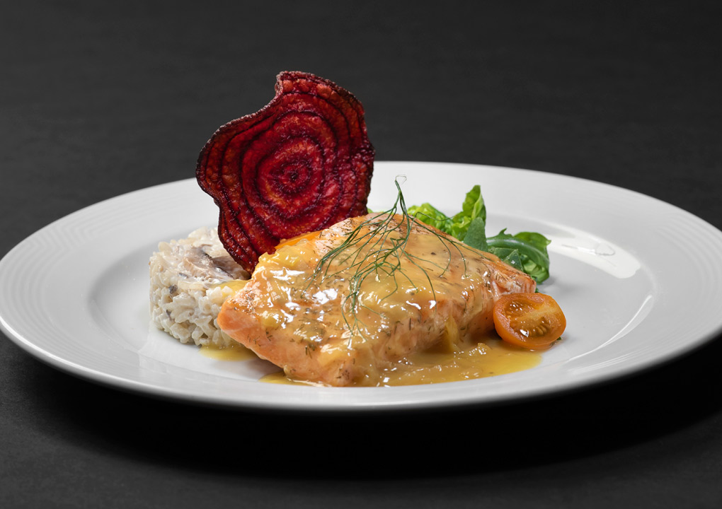 Platos Fuertes, Salmón al Vino blanco e Hinojo